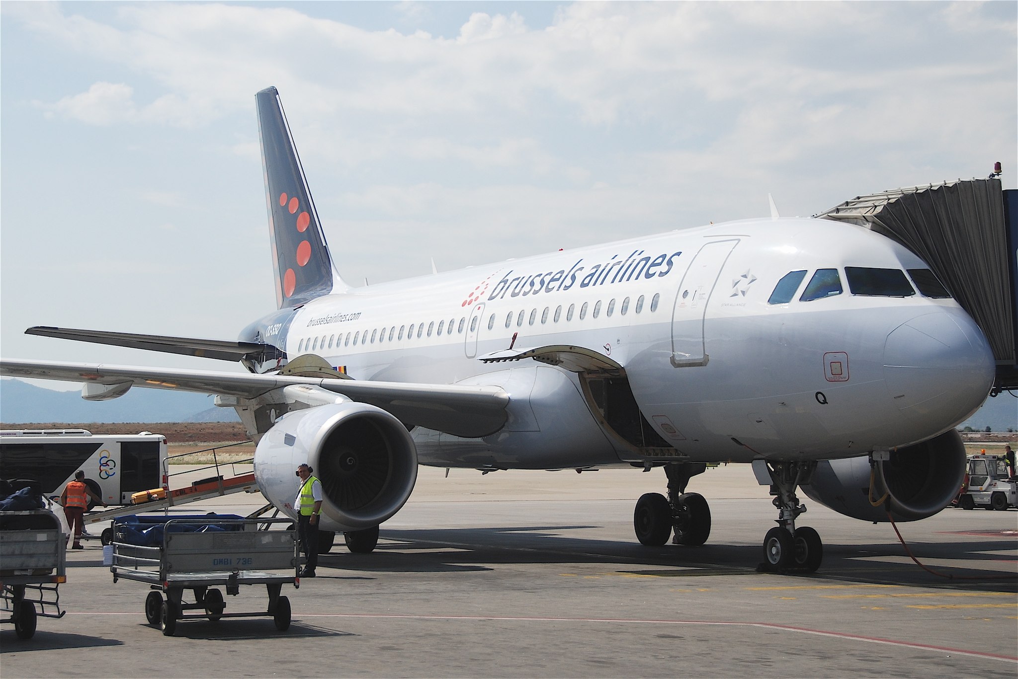 Brussels Airlines Airbus A319-111; OO-SSQ@ATH;12.06.2011/600ay par Aero Icarus sous (CC BY-SA 2.0) https://www.flickr.com/photos/aero_icarus/5833000250/ https://creativecommons.org/licenses/by-sa/2.0/